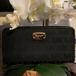 🌹MICHAEL KORS🌹Signature Large clutch Wallet